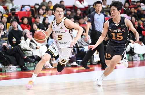 드리블하는 양준석[KBL 제공. 재판매 및 DB 금지]