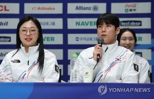 동계올림픽 각오 밝히는 정영석(진천=연합뉴스) 류영석 기자 = 7일 충북 진천선수촌에서 열린 2026 밀라노·코르티나 동계올림픽대회 D-30 미디어데이에서 컬링 믹스더블 정영석이 취재진 질문에 답하고 있다. 2026.1.7 ondol@yna.co.kr