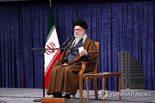 하메네이[EPA 연합뉴스 자료사진. 이란 최고지도자실 제공. 재판매 및 DB 금지]