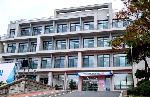 제천시 재외동포지원센터 전경(제천=연합뉴스) 제천시 재외동포지원센터는 '고려인 동포와 상생 발전하는 제천'이라는 슬로건으로 고려인 동포들에게 행정 절차와 한국어 교육, 취업 알선, 생활 상담에 이르기까지 전방위적인 지원을 하고 있다. [연합뉴스 자료사진]