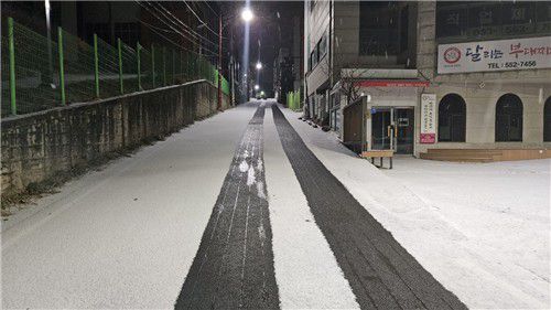 황지고 체육관 옆 열선 설치[태백시 제공.재판매 및 DB 금지]