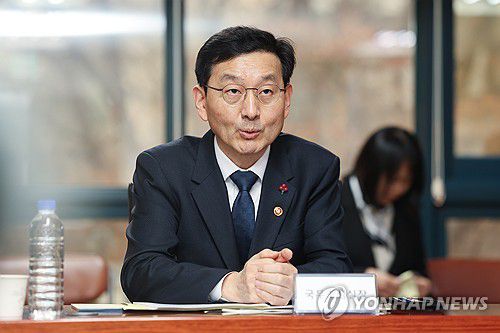 검찰개혁추진단 단장인 윤창렬 국무조정실장[연합뉴스 자료사진]