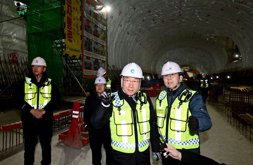 청라 연장선 사업 현장 점검하는 유정복 인천시장[인천시 제공. 재판매 및 DB 금지]