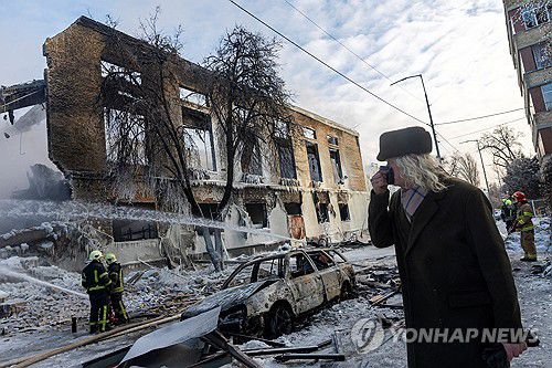 러시아 드론의 공격을 받은 키이우의 한 건물[로이터=연합뉴스. 재판매 및 DB 금지]