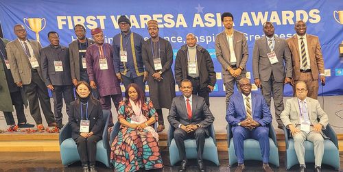 와레사 행사에 참석한 주한 아프리카 외교단과 루이스 교수(뒷줄 맨 오른쪽)[루이스 제공. 재판매 및 DB 금지]