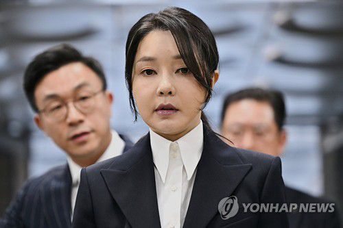 법원 출석하는 김건희[AP=연합뉴스 자료사진. 재판매 및 DB 금지]