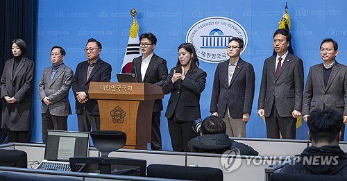 당 윤리위 제명 결정 비판하는 한동훈 전 대표(서울=연합뉴스) 황광모 기자 = 국민의힘 한동훈 전 대표가 14일 당 윤리위원회가 본인을 제명 결정한 것과 관련한 기자회견을 하고 있다. 2026.1.14 hkmpooh@yna.co.kr