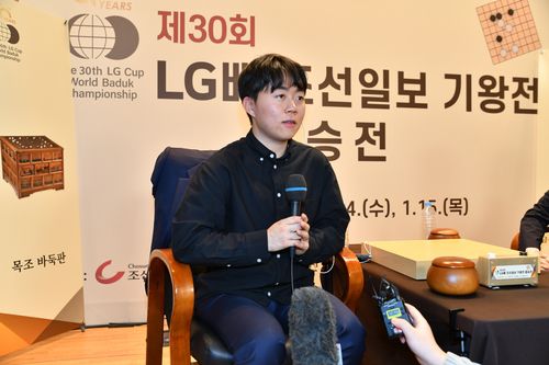 우승 후 인터뷰하는 신민준 9단[한국기원 제공. 재판매 및 DB 금지]