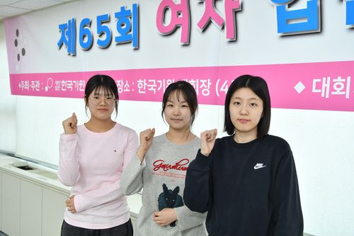 여자입단대회를 통과한 악지우(왼쪽부터), 이서영, 장진아[한국기원 제공. 재판매 및 DB 금지]