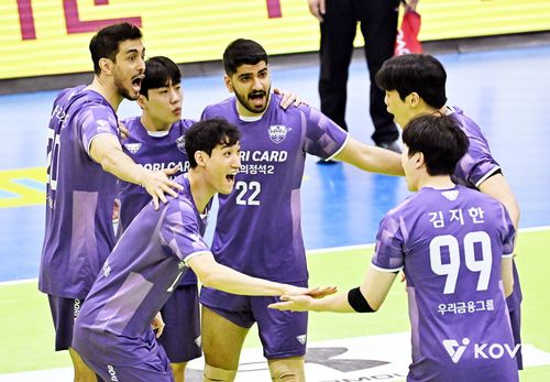 짜릿한 역전승을 수확한 우리카드[한국배구연맹 제공. 재판매 및 DB 금지]