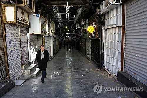 테헤란 그랜드 바자르 상점들이 문을 닫은 모습[로이터=연합뉴스. 재판매 및 DB 금지]