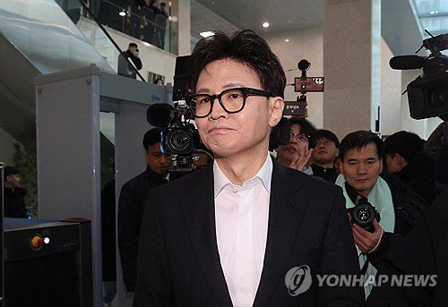 기자회견 마친 국민의힘 한동훈 전 대표(서울=연합뉴스) 신현우 기자 = 국민의힘 한동훈 전 대표가 지난 14일 당 윤리위원회가 본인을 제명 결정한 것과 관련해 입장을 밝힌 뒤 회견장을 떠나고 있다. 2026.1.14 [공동취재] nowwego@yna.co.kr