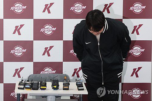 인사하는 박병호 코치(서울=연합뉴스) 서대연 기자 = 박병호 키움 히어로즈 잔류군 선임코치가 15일 서울 구로구 고척스카이돔에서 취재진과 인터뷰에 앞서 인사하고 있다. 2026.1.15 dwise@yna.co.kr