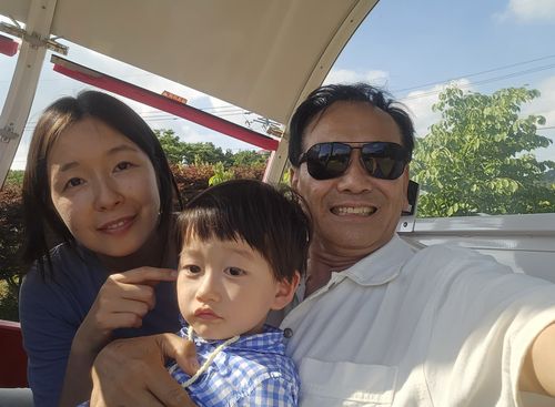 정 대표와 아들 하성, 아내 이지희 사진작가[본인 제공]