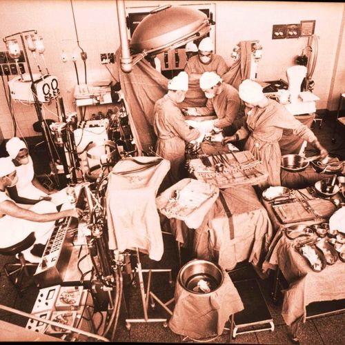 첫 번째 인간 심장 이식 수술[하트오브케이프타운 뮤지엄 제공. 재판매 및 DB 금지]