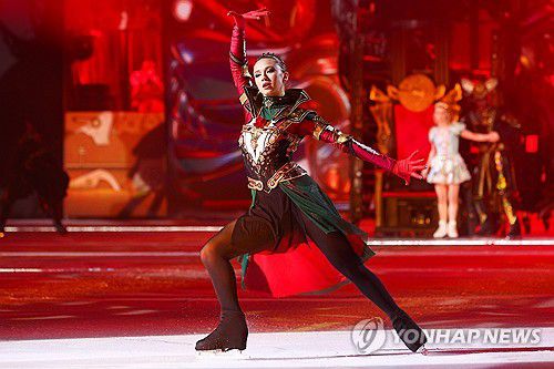 호두까기 인형 아이스쇼에서 생쥐 여왕으로 출연한 피겨 선수 카밀라 발리예빠[타스 연합뉴스 자료사진. 재판매 및 DB 금지]