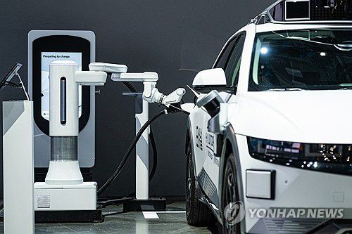 아이오닉5 로보택시 충전 시연[현대자동차·기아 제공. 재판매 및 DB 금지]