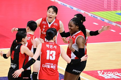파이팅 외치는 페퍼저축은행 선수들[한국배구연맹 제공. 재판매 및 DB 금지]