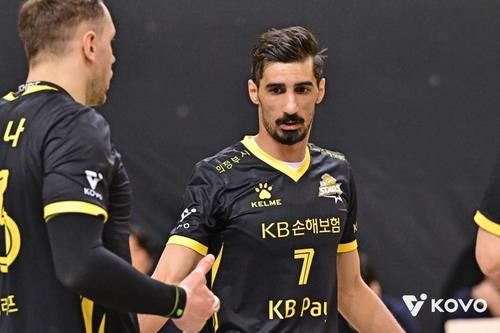 KB손해보험의 아시아쿼터 선수 야쿱(오른쪽)[한국배구연맹 제공. 재판매 및 DB 금지]