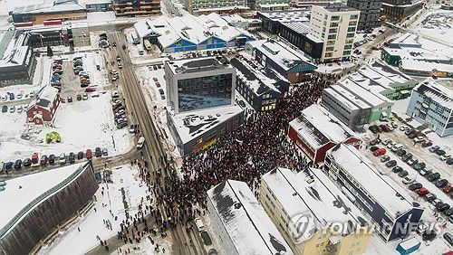 트럼프 대통령의 합병 요구에 항의하는 그린란드 시위대[AFP 연합뉴스 자료사진. 재판매 및 DB 금지]