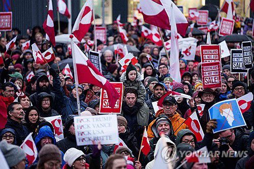 17일 그린란드에서 열린 反트럼프 시위 [AP=연합뉴스. 재판매 및 DB 금지]