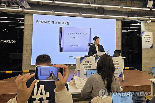 루센트블록 CEO, STO 장외거래소 관련 입장 표명(서울=연합뉴스) 한상용 기자 = 허세영 루센트블록 대표가 12일 서울 강남구 역삼동 '마루360'에서 열린 'STO 장외거래소 인가 관련 입장'을 알리는 긴급 기자간담회에서 발언하고 있다. 2026.1.12 gogo213@yna.co.kr