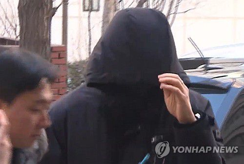 강선우 의원 전직 보좌관 경찰 출석(서울=연합뉴스) 무소속 강선우 의원의 전직 보좌관 남씨가 경찰 조사를 위해 17일 서울 마포구 서울경찰청 광역수사단으로 향하고 있다. 2026.1.17 [연합뉴스TV 제공. 재판매 및 DB 금지] ksm7976@yna.co.kr