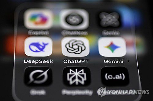 AI 챗봇들   [EPA 연합뉴스 자료사진. 재판매 및 DB 금지]