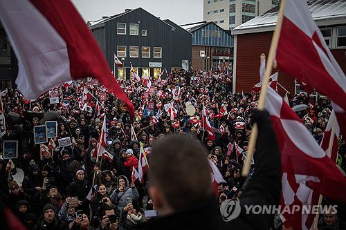 그린란드에서 지난 17일 벌어진 반트럼프 시위[로이터 연합뉴스 자료사진. 재판매 및 DB 금지]