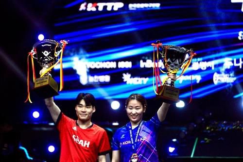 한국프로탁구리그 파이널스 남자 단식 우승을 차지한 장우진(왼쪽)[연합뉴스 자료 사진. 재판매 및 DB 금지]