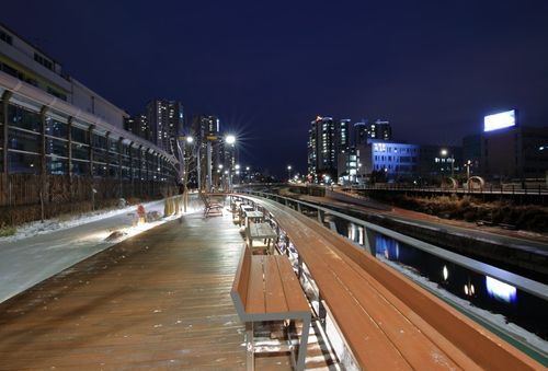 우이천 휴식공간(풀잎북데크)[성북구 제공. 재판매 및 DB 금지]