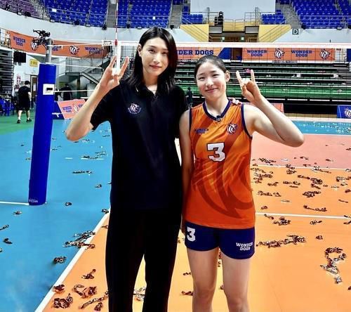 '신인 감독 김연경'에서 인쿠시(오른쪽)와 함께한 김연경[인쿠시 인스타그램 캡처. 재판매 및 DB 금지]