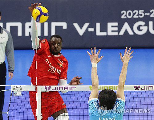 베논 '강하게'(수원=연합뉴스) 홍기원 기자 = 20일 경기도 수원실내체육관에서 열린 프로배구 V리그 남자부 한국전력 빅스톰과 대한항공 점보스의 경기. 한국전력 베논이 공격하고 있다. 2026.1.20 xanadu@yna.co.kr