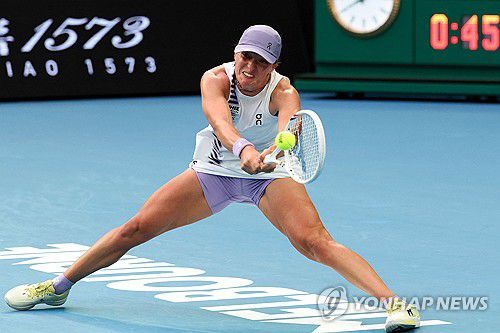 이가 시비옹테크의 1회전 경기 모습. [AFP=연합뉴스]
