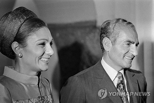 이란의 마지막 국왕 샤 팔레비와 파라 왕비[AFP=연합뉴스 자료사진. 재판매 및 DB 금지]