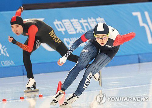 빙속 김민선, 인코스 역주(하얼빈=연합뉴스) 서대연 기자 = 김민선이 11일 중국 하얼빈 헤이룽장 빙상훈련센터 스피드스케이팅 오벌에서 열린 하얼빈 동계아시안게임(AG) 스피드스케이팅 여자 1000m 경기에서 인코스 코너 구간을 역주하고 있다. 2025.2.11 dwise@yna.co.kr