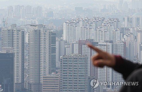 서울 남산에서 바라본 아파트 단지[연합뉴스 자료사진]