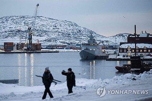 그린란드 항구에 정박한 덴마크 해군 순찰함[AFP=연합뉴스 자료사진]