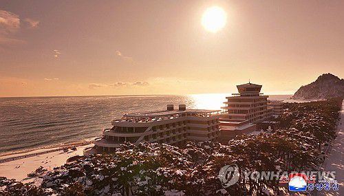 북한, 동해안에 염분진해안공원지구 준공(평양 조선중앙통신=연합뉴스)  북한 조선중앙통신은 염분진해안공원지구 준공식이 지난 21일에 진행됐다고 23일 보도했다. 동해안 경성군에 위치한 염분진해안공원지구에는 대형여객선 모양을 한 해양여관(해양호텔) 등 다양한 서비스 시설들이 건설됐다고 밝혔다. 2026.1.23      [국내에서만 사용가능. 재배포 금지. For Use Only in the Republic of Korea. No Redistribution] nkphoto@yna.co.kr