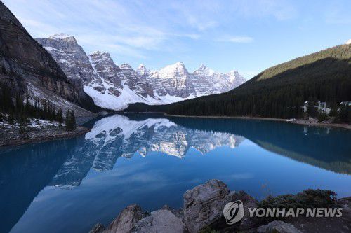 캐나다 벤프 국립공원 모레인 호수(캘거리=연합뉴스) 조보희 기자 =  캐나다 앨버타주 벤프 국립공원의 모레인 호수. 2024.10.10