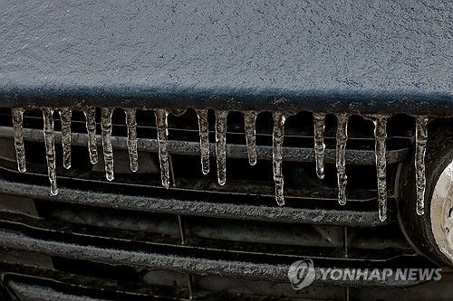 25일 조지아주 애틀랜타 시티의 한 차량에 매달린 고드름 [EPA=연합뉴스. 재판매 및 DB 금지]