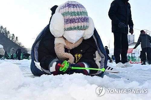 화천산천어축제 어린이 강태공[화천군 제공.재판매 및 DB 금지]