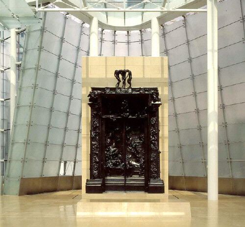 서울 태평로 전 삼성생명 건물 1층에 1999년 개관했다가 2016년 문을 닫은 로댕갤러리의 내부 모습. 1984년 이건희 회장이 공들여 수집했던 로댕의 걸작 <지옥의 문>이 보인다.