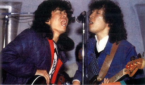 들국화의 전인권(왼쪽)과 최성원. 을유문화사 제공