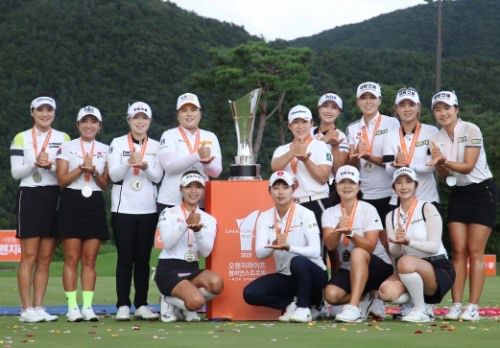 온메달을 차지한 해외연합팀.