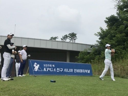 지난 7월에 열린 하루짜리 미니투어 친구 시니어 대회.