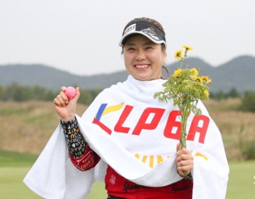 정일미가 KLPGA 챔피언스 클래식 2020 9차전에서 시즌 2승을 달성했다. [사진=KLPGA]