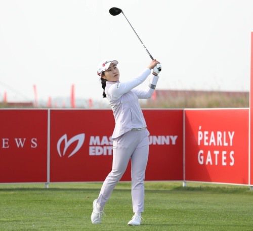 크리스F&C KLPGA 챔피언십 첫날 김우정의 드라이버 샷. [사진=KLPGA]