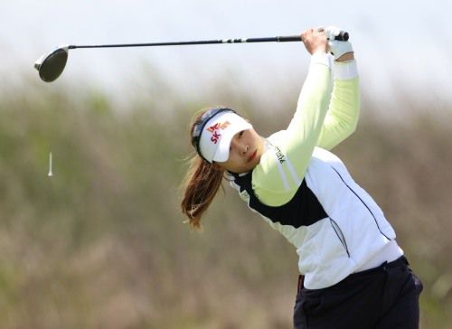 김지영2가 크리스F&C KLPGA 챔피언십 무빙데이 3번홀에서 티샷하고 있다. [사진=KLPGA]