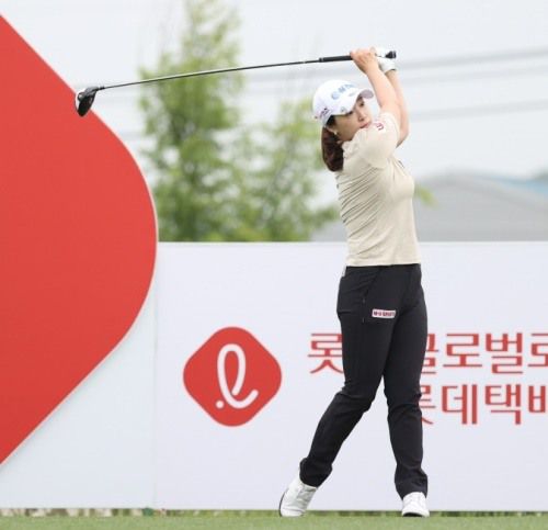 홍란이 이달 초 롯데오픈 1라운드에서 드라이버 티샷을 하고 있다. 사진=KLPGA